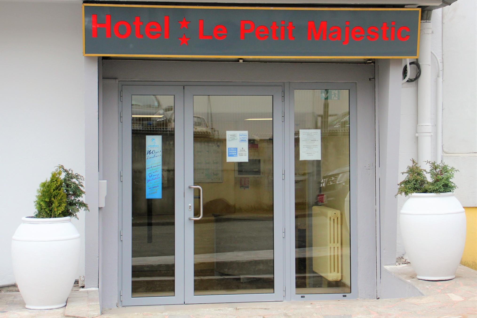 Le Petit Majestic Hotel Lourdes Exterior photo